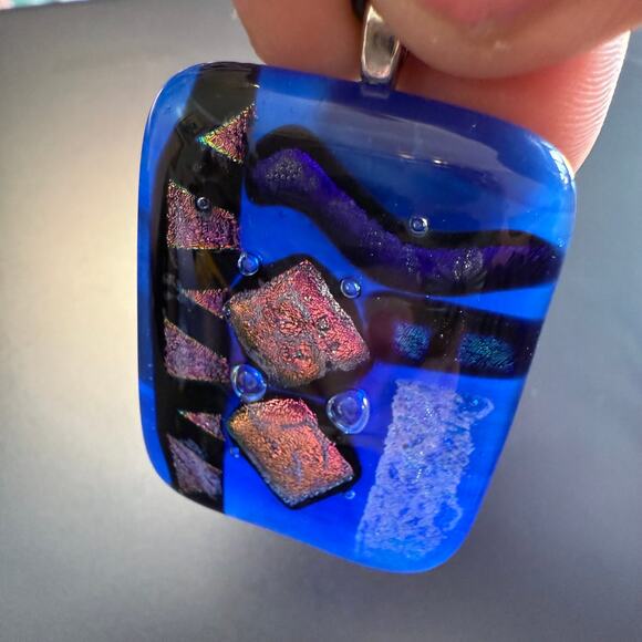 Gorgeous Handcrafted Dichroic Fused Artisan Glass Pendant - Picture 7 of 9